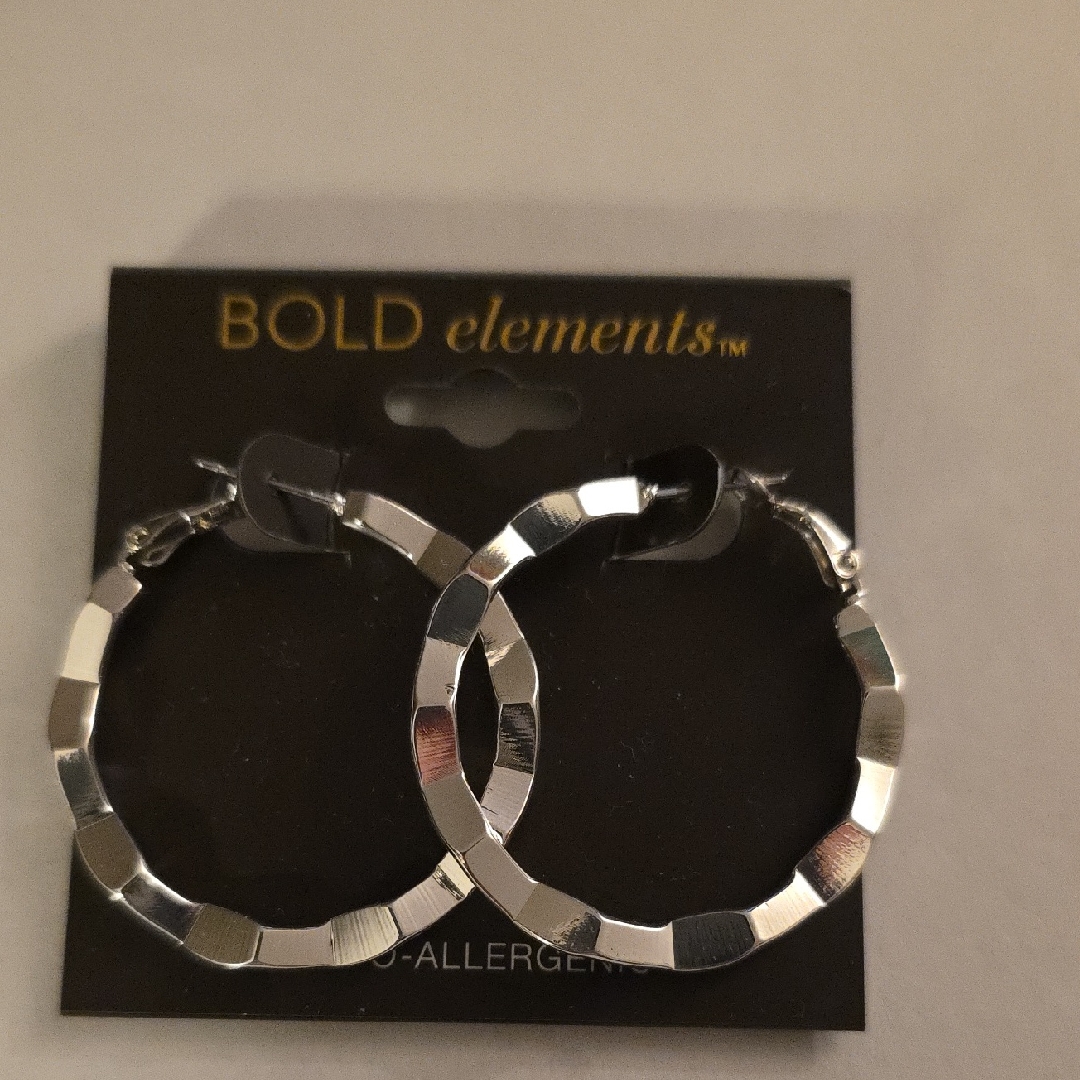Bold Elements Shiny Silver Hoop Earrings 16$